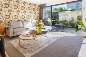 Elegant 3BR Retreat with Carpark Near Hagley Park